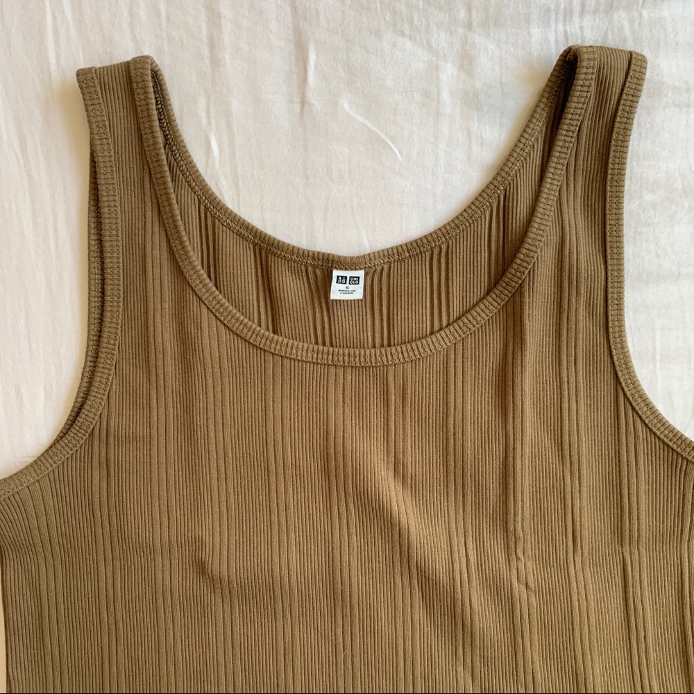 Uniqlo Tank - Picture 2 of 2